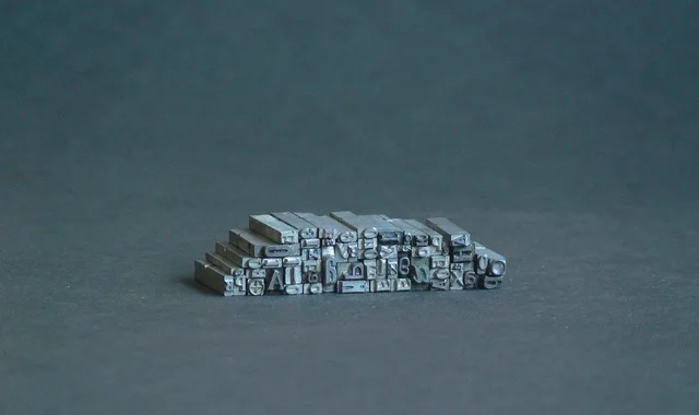printing press, printed circuit boards, letters, alphabet, printing house, metal letters, gutenberg, printing press, printing press, printing press, printing press, printing press. Veredelung im Druck: Lackieren, Prägen, Stanzen und Folieren