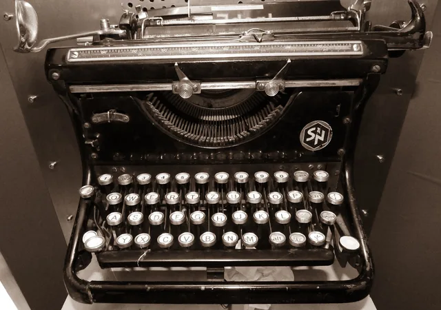 machine, writing, writer, book, books, monument, typewriter, font, printing, newspaper, article, typewriter, typewriter, typewriter, typewriter, typewriter, newspaper, newspaper, article, article, article, article, article. Weiterverarbeitung von Druckerzeugnissen in Nordrhein-Westfalen und Bayern